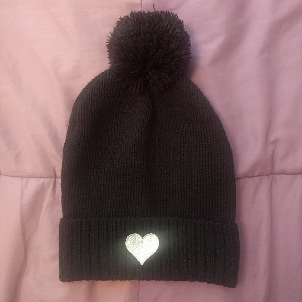 NWOT Black knitted pompom heart beanie